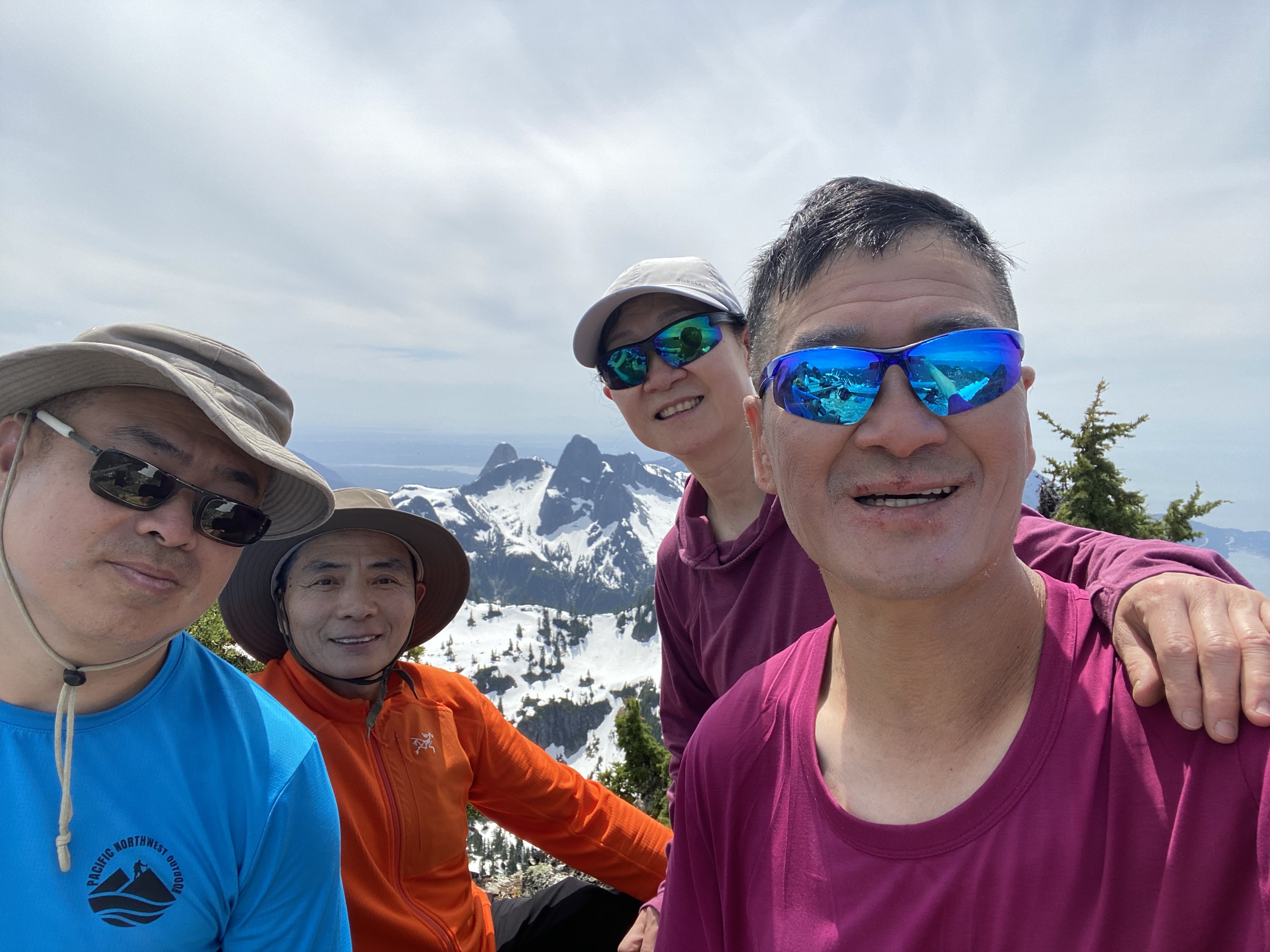 Group selfie with The Lions peaks perfectly visible in the background between ears