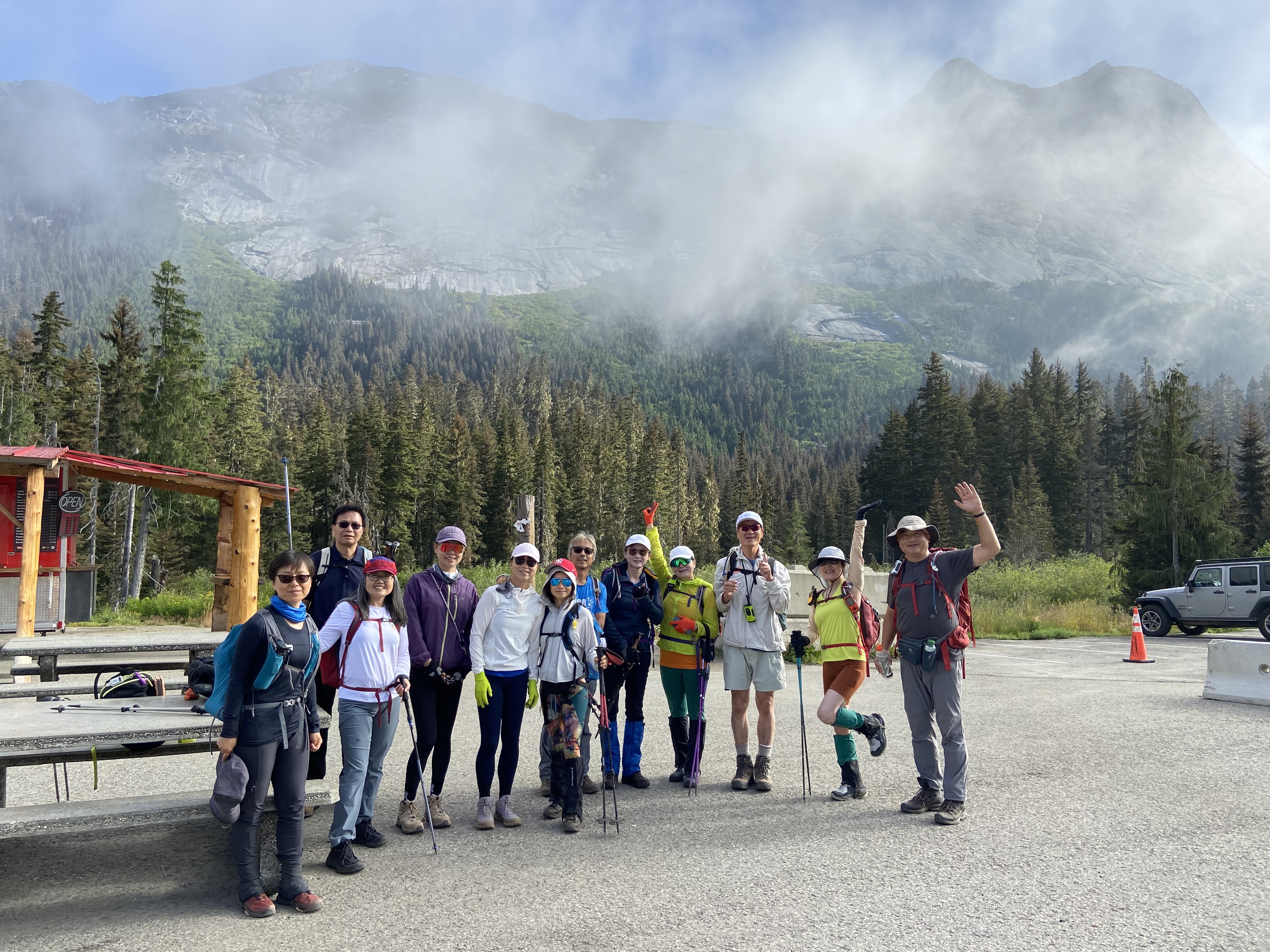 group photo at the Yak Nak trail head parking lot