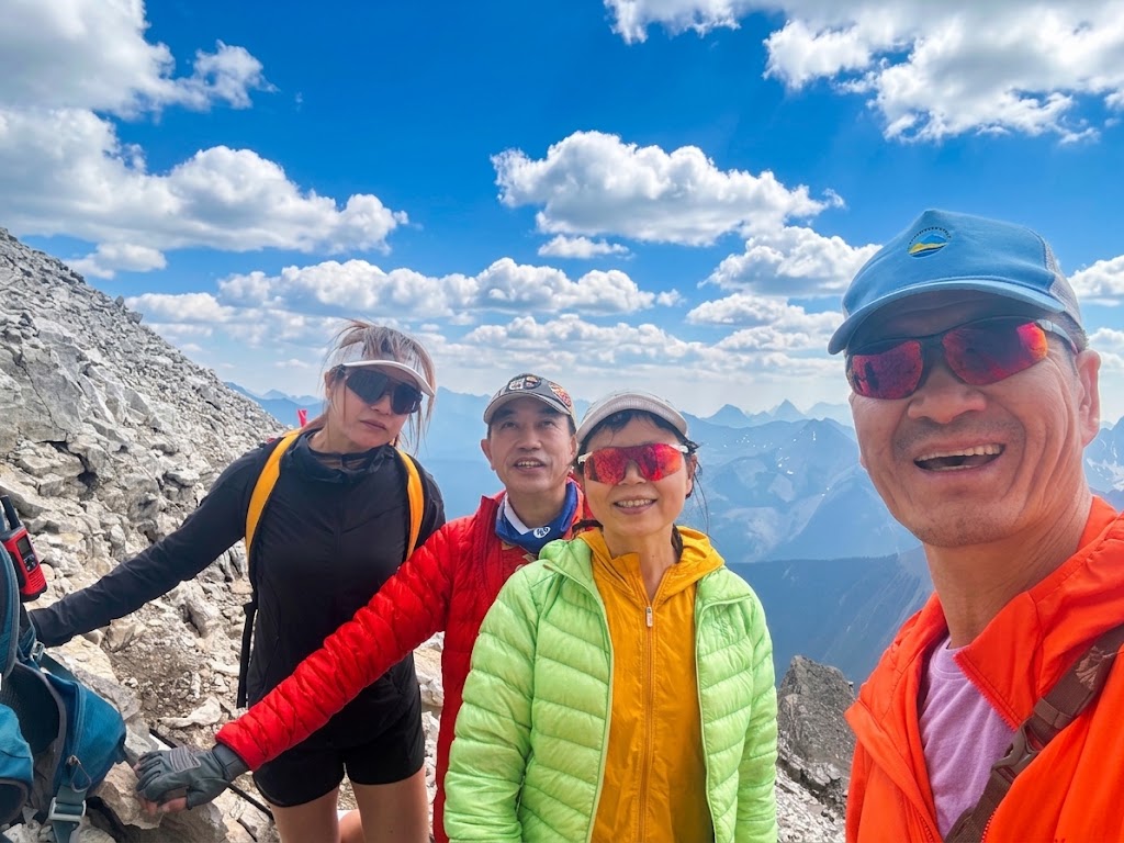 Brother 3, Lucy, Maggie, and Patrick at Wonder Peak summit