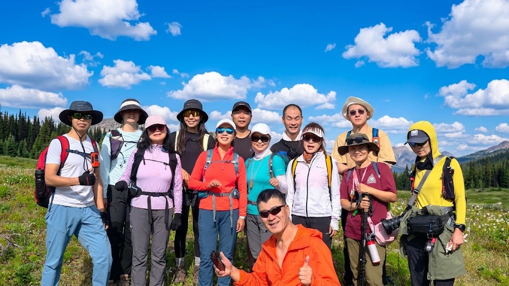 Group photo before Sunburst Peak trail at Lake Magog