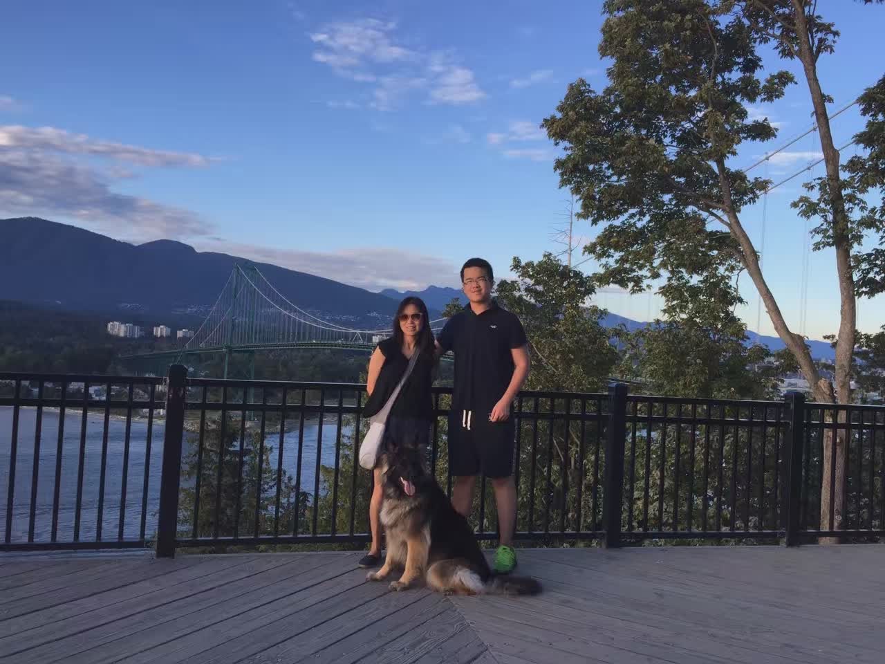 Liz, Neo, Lulu and Me at Lions Gate Bridge