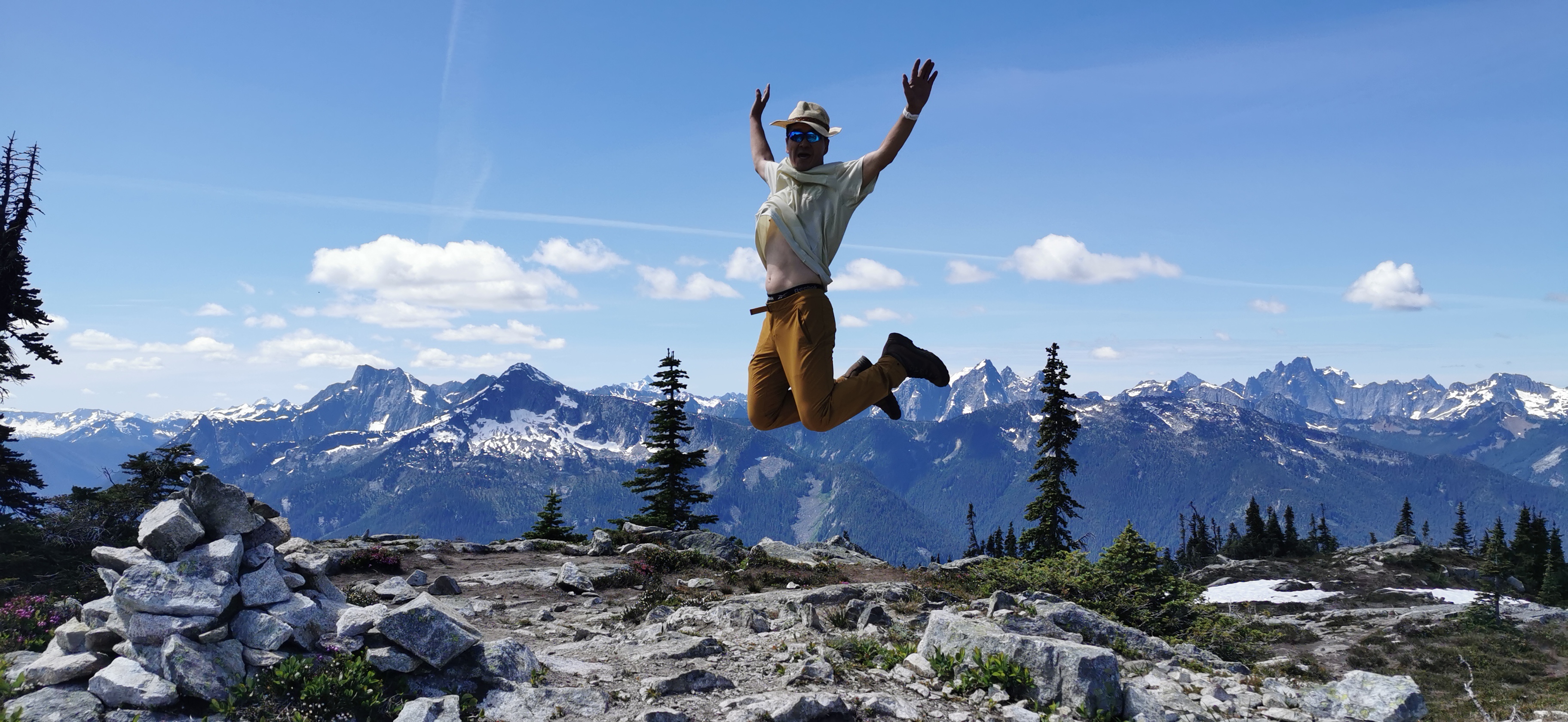 YoYo Jump at Flora Peak summit