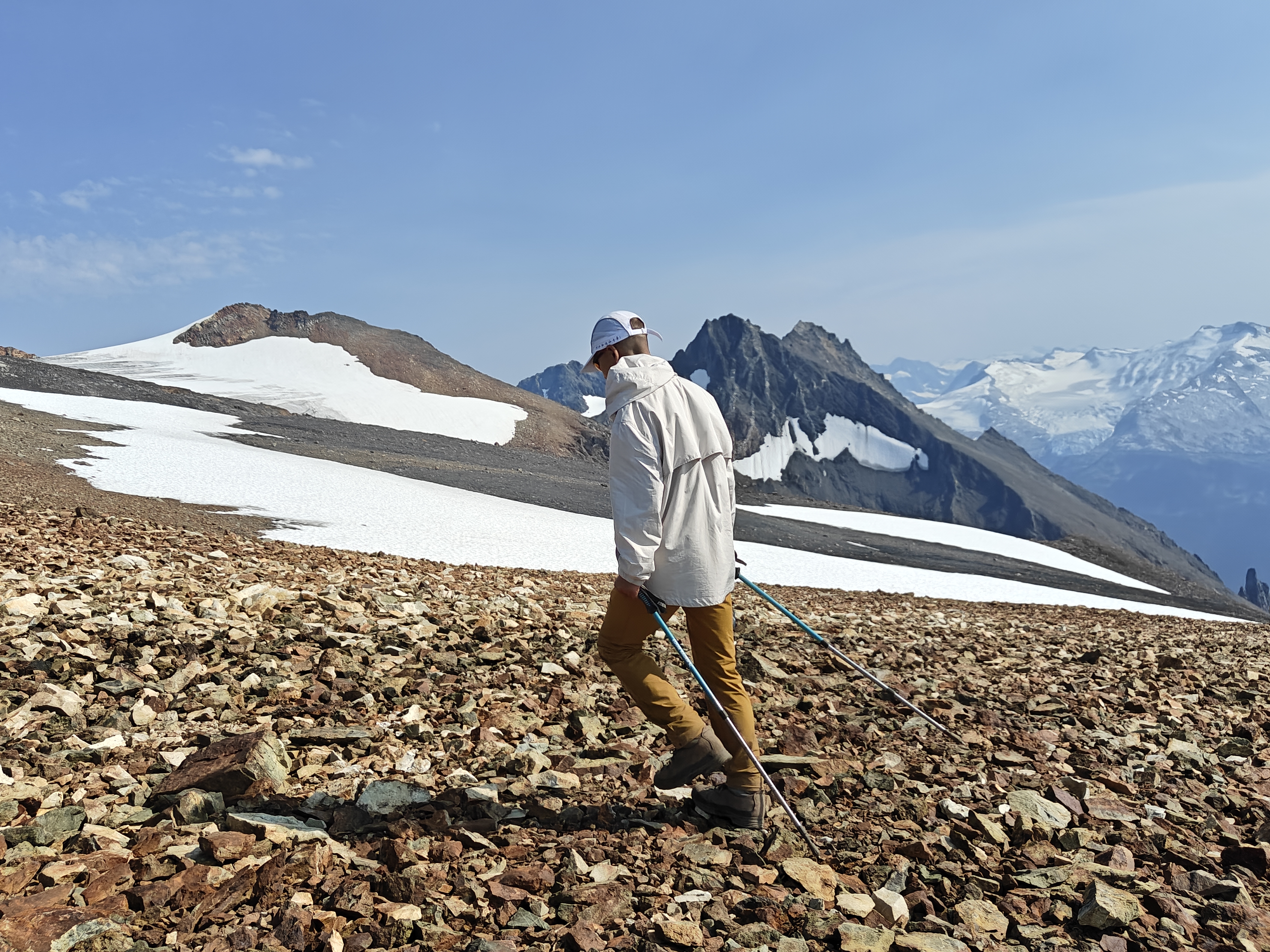 Patrick exhausted before the summit of Overlord mountain