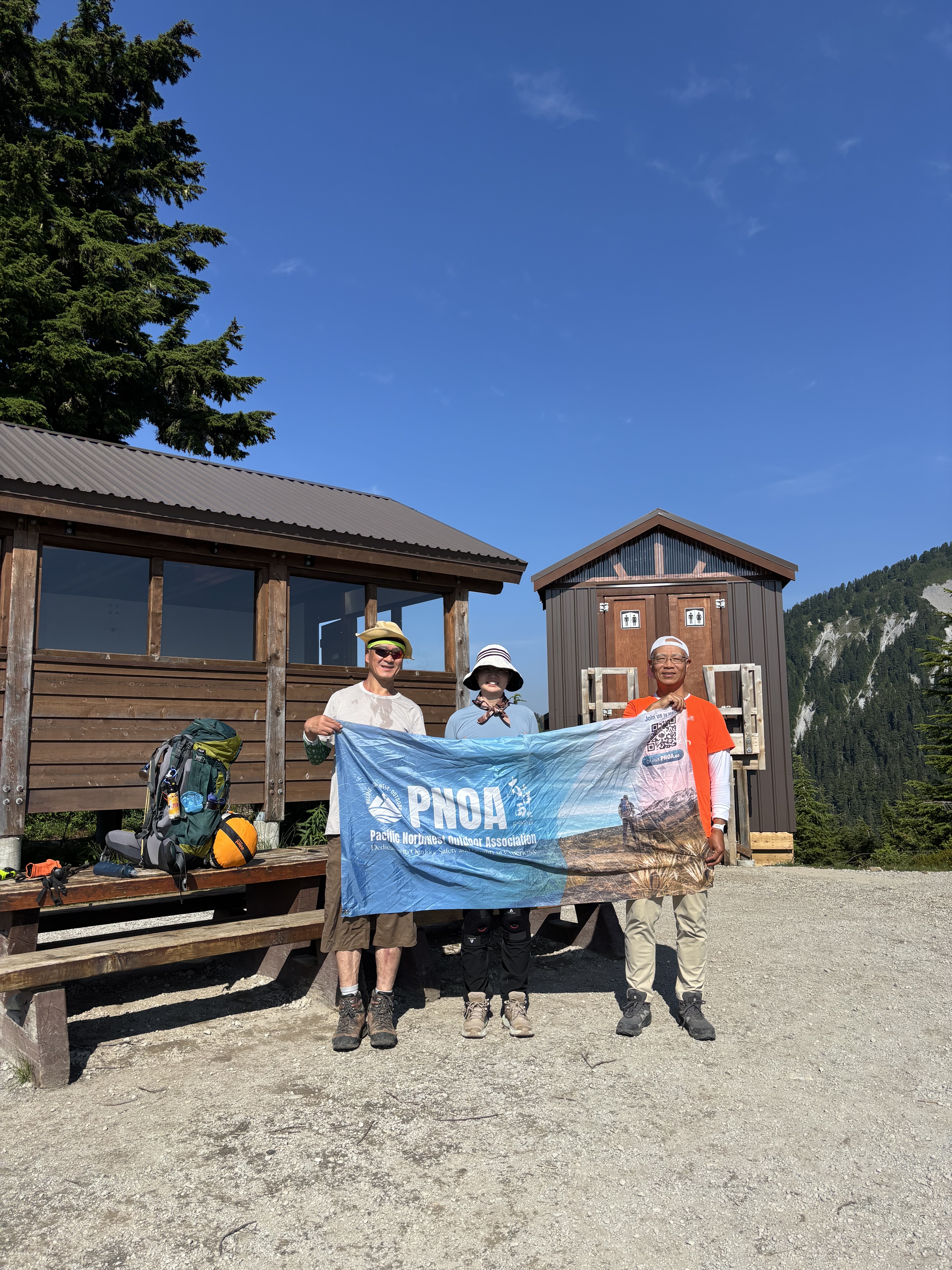 Group photo at Elfin Lakes campground